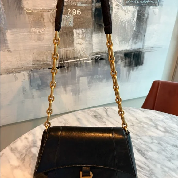 Balenciaga Black Leather Shoulder Bag with Gold Chain AUTHENTIC - Picture 5 of 7